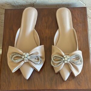 Cape Robbin Auntie Flats in Nude Satin with Rhinestone Bow Pointy Toes Sz 7 NEW